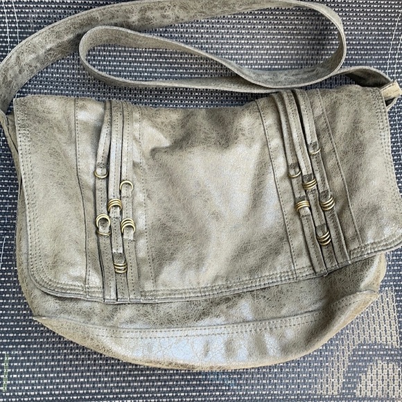 Matt & Nat khaki vegan leather messenger bag - Picture 1 of 7